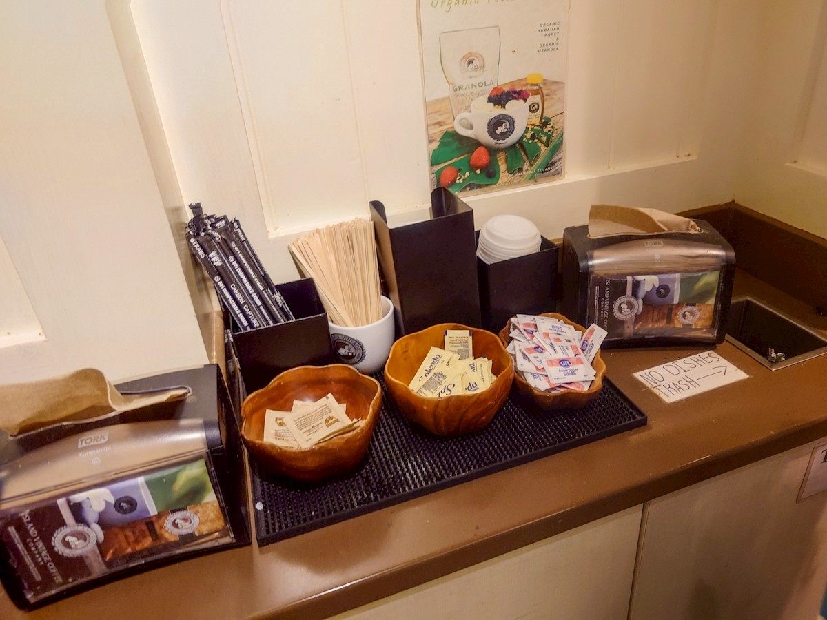 アイランド ヴィンテージ コーヒー　備品が置いてあるコーナー