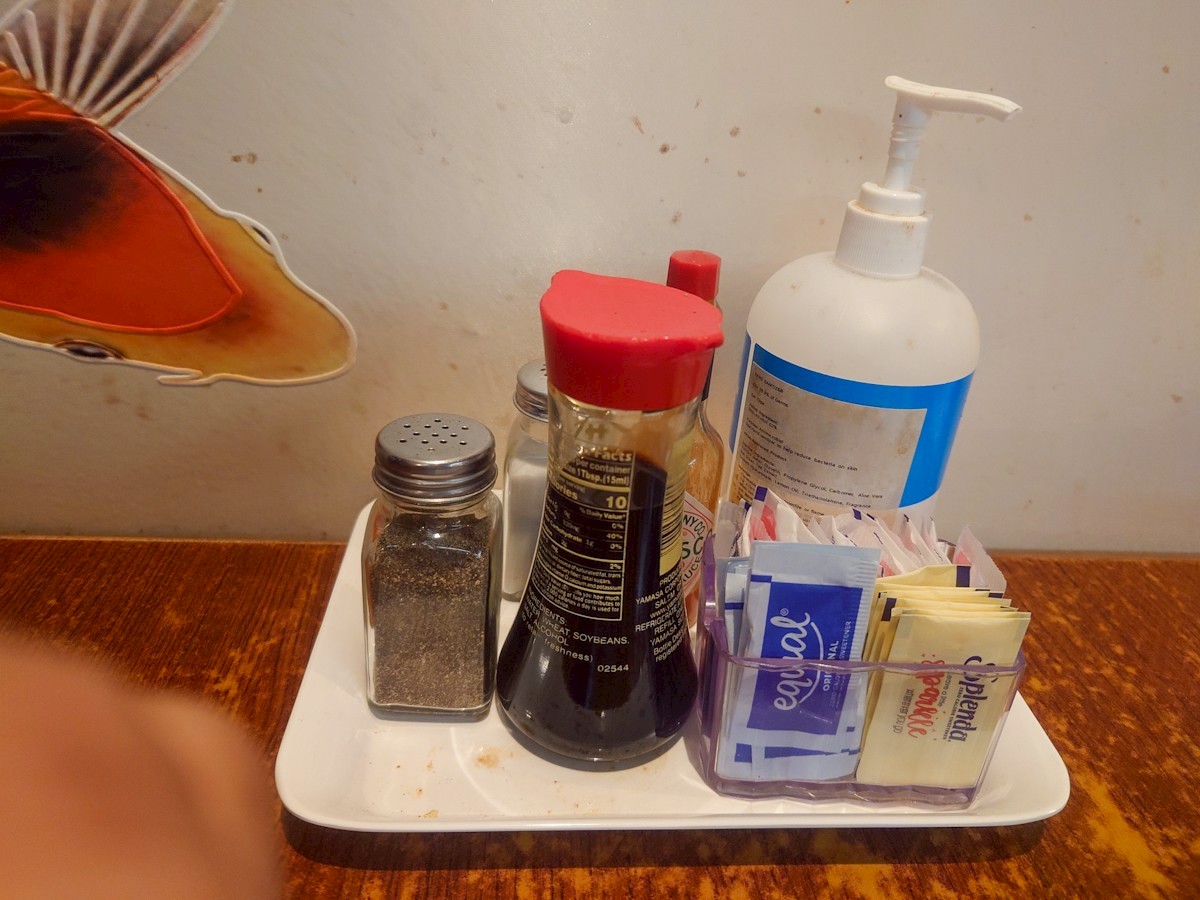 朝日グリル　卓上の調味料