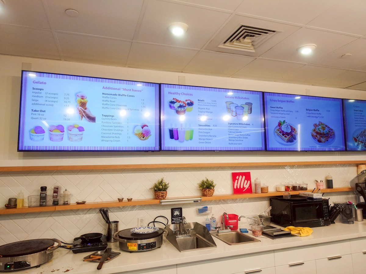 イル・ジェラート　メニューが書かれたモニター