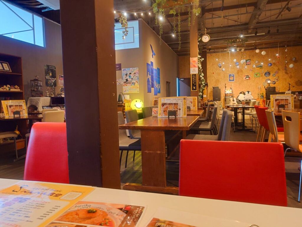 Eat&Music ぺんぺん食堂店内