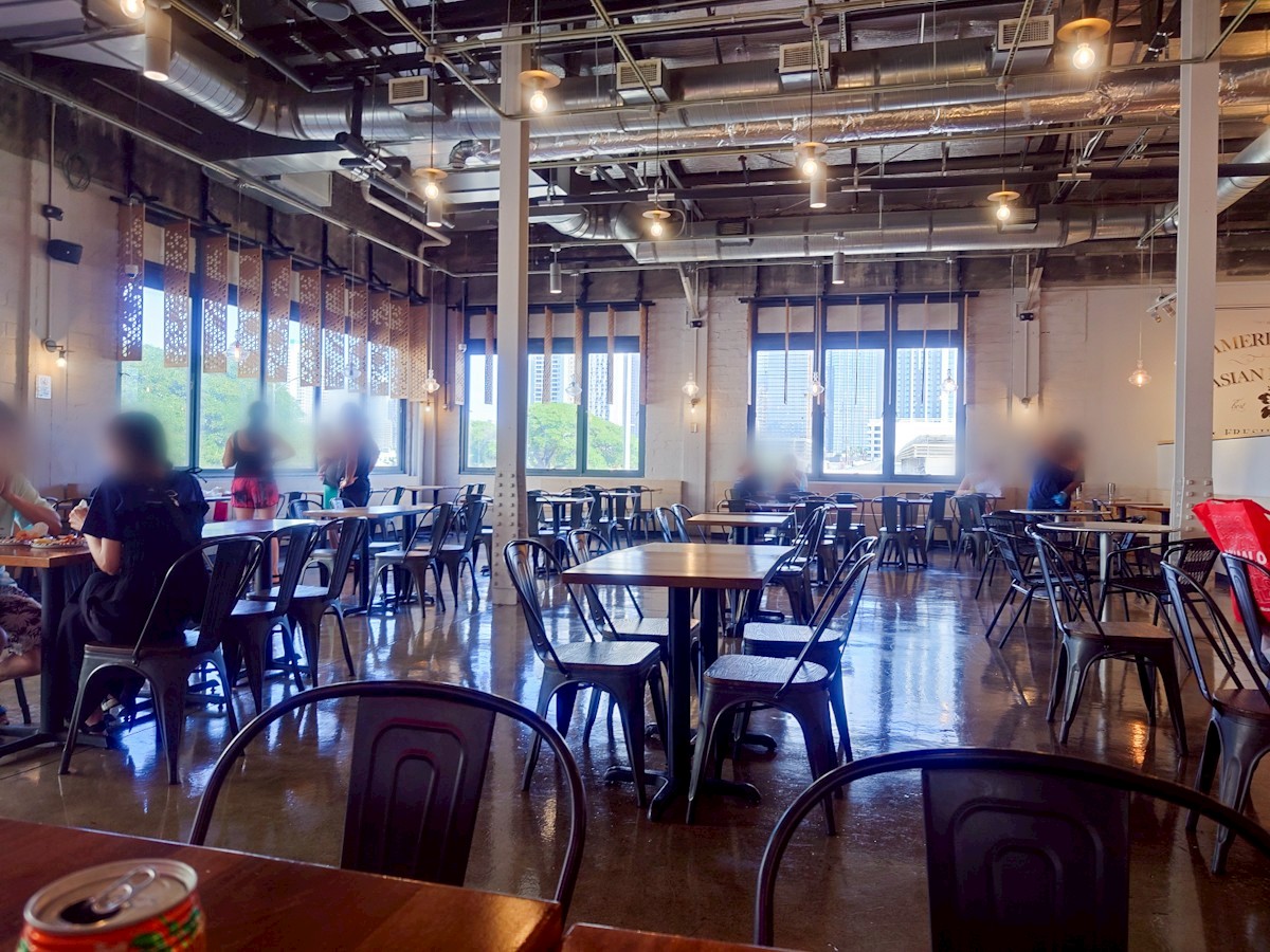 Giovanni's Shrimp フードフロアの様子