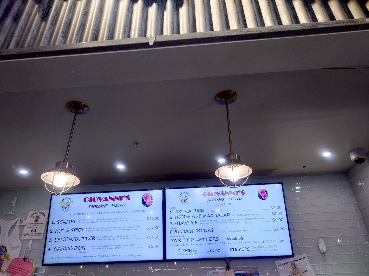 Giovanni's Shrimp メニューが表示されているモニター