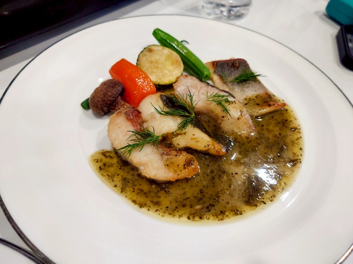 ポワレ 地魚のムニエルバジルソース