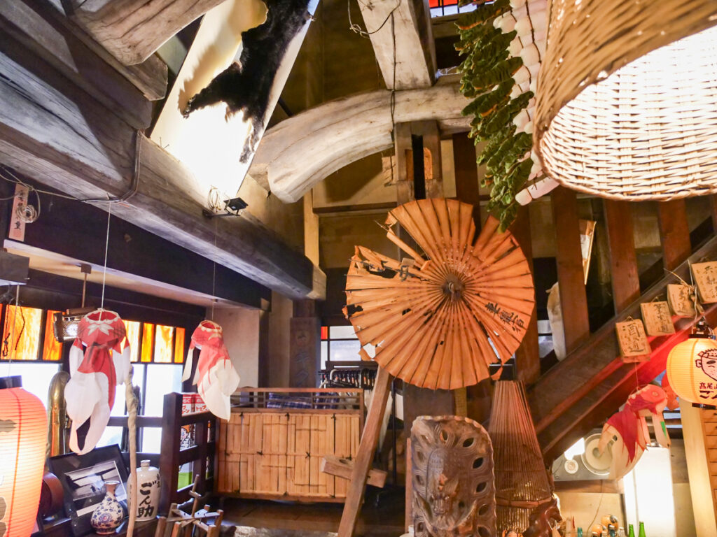 高尾山名主 ごん助店内