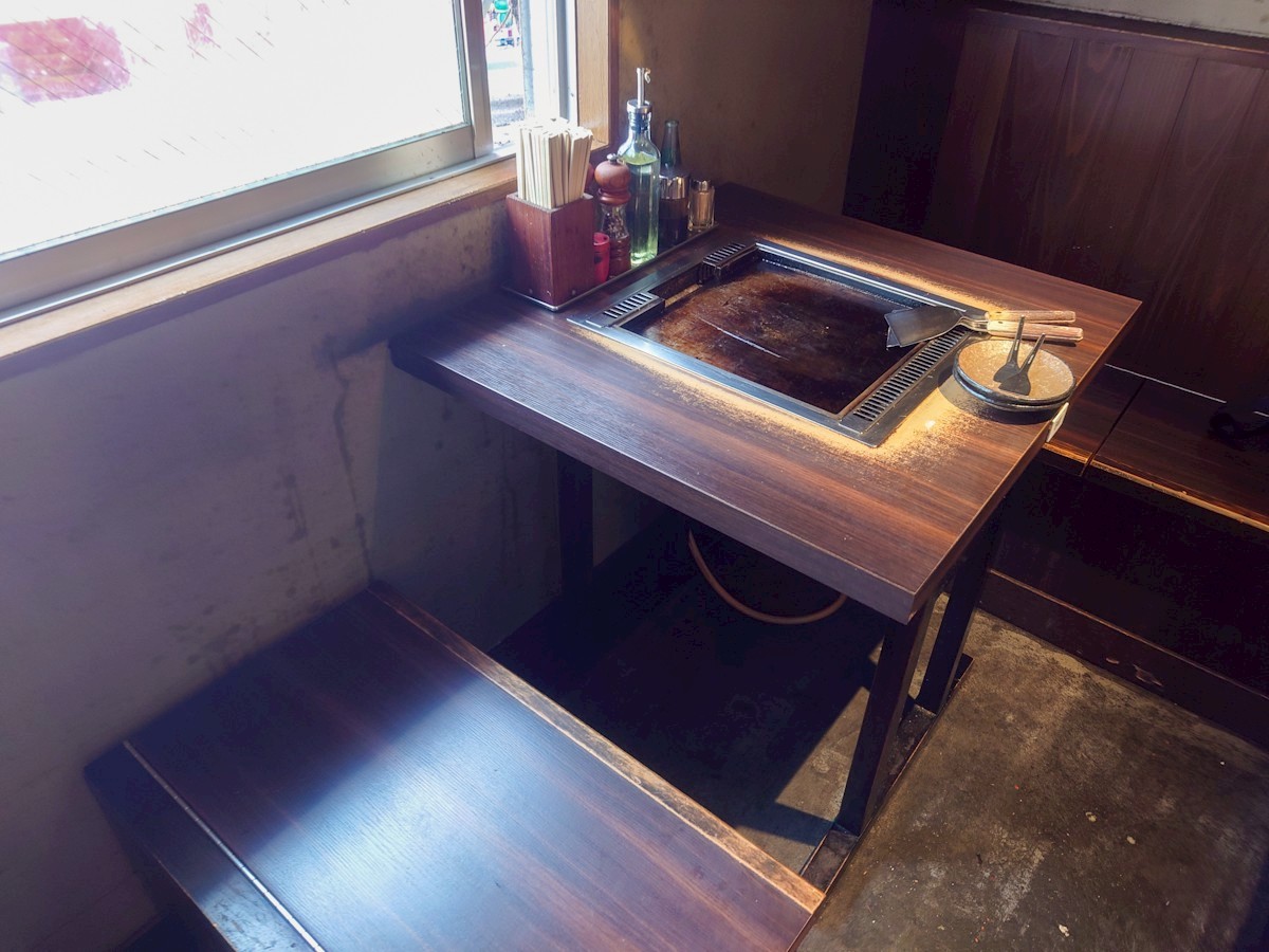 月島もんじゃ もへじ 上野 2階のテーブル席