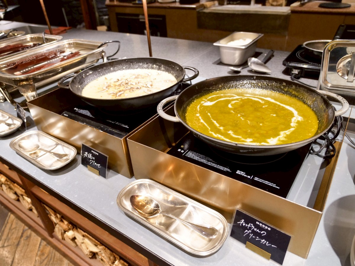 MONDO モンド 相模大野 ベーカリービュッフェの様子（カレーコーナー）