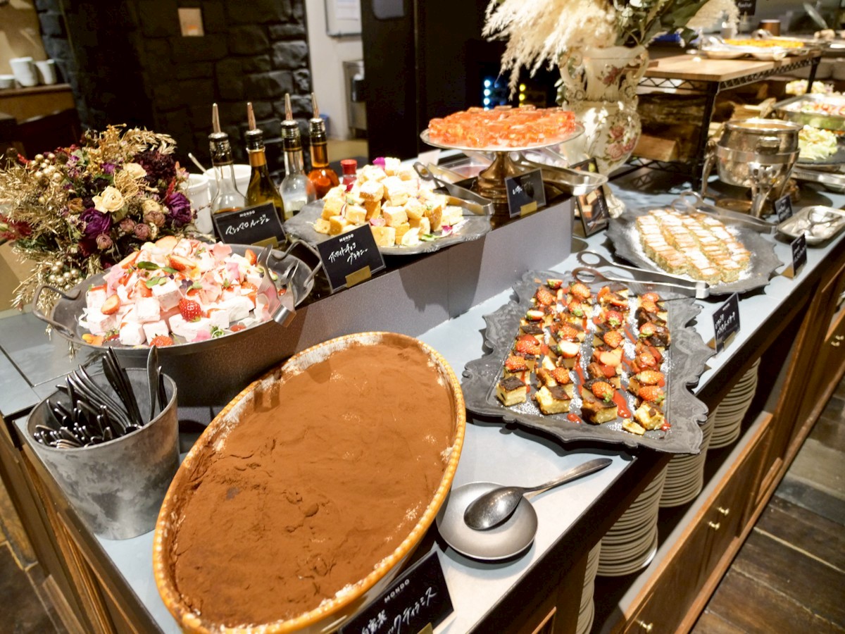 MONDO モンド 相模大野 ベーカリービュッフェの様子（スイーツコーナー）