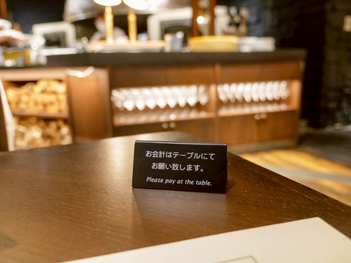 MONDO モンド 相模大野 各テーブルでの会計お願いの札
