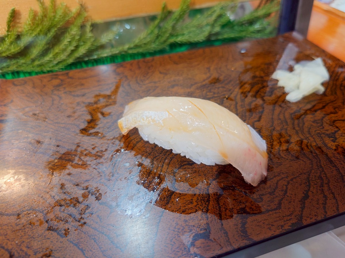 築地すし大本店 白身魚のにぎり