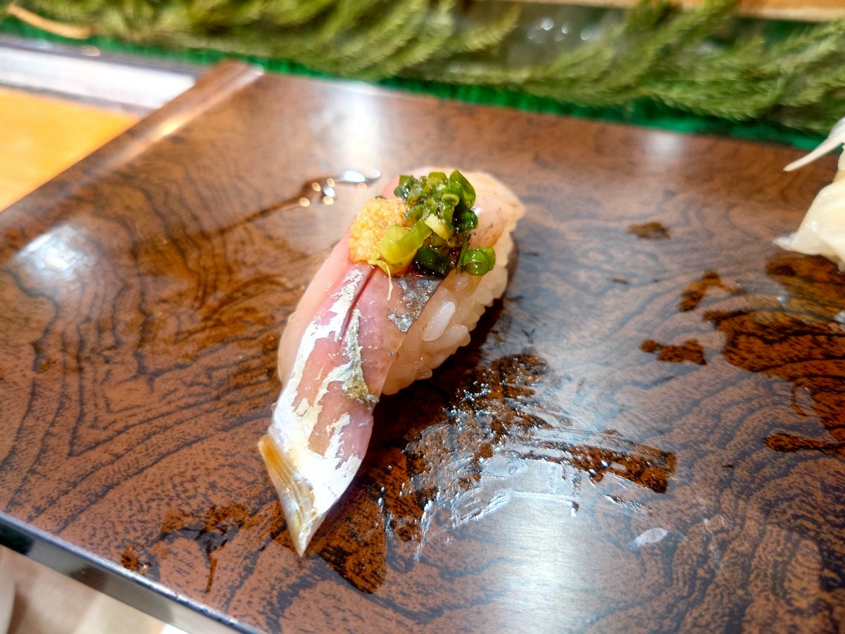 築地すし大本店　あじのにぎり