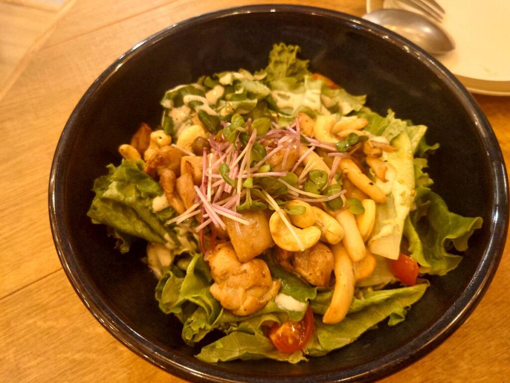 PISOLAのペッパーチキンサラダ