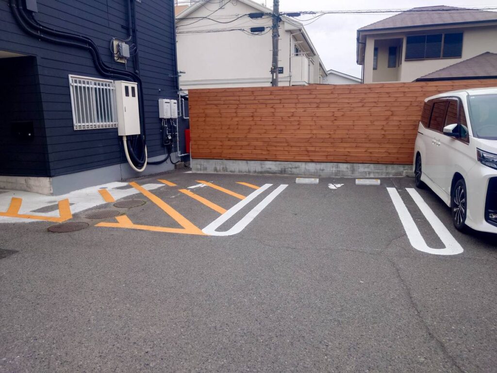 PISOLA伊勢原店の駐車場