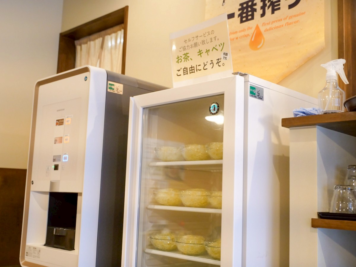 揚げもの屋 せんだい キャベツが入った冷蔵ボックス