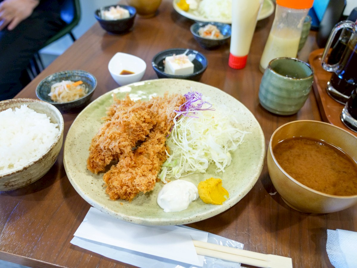 揚げもの屋 せんだい カキ・アジ定食