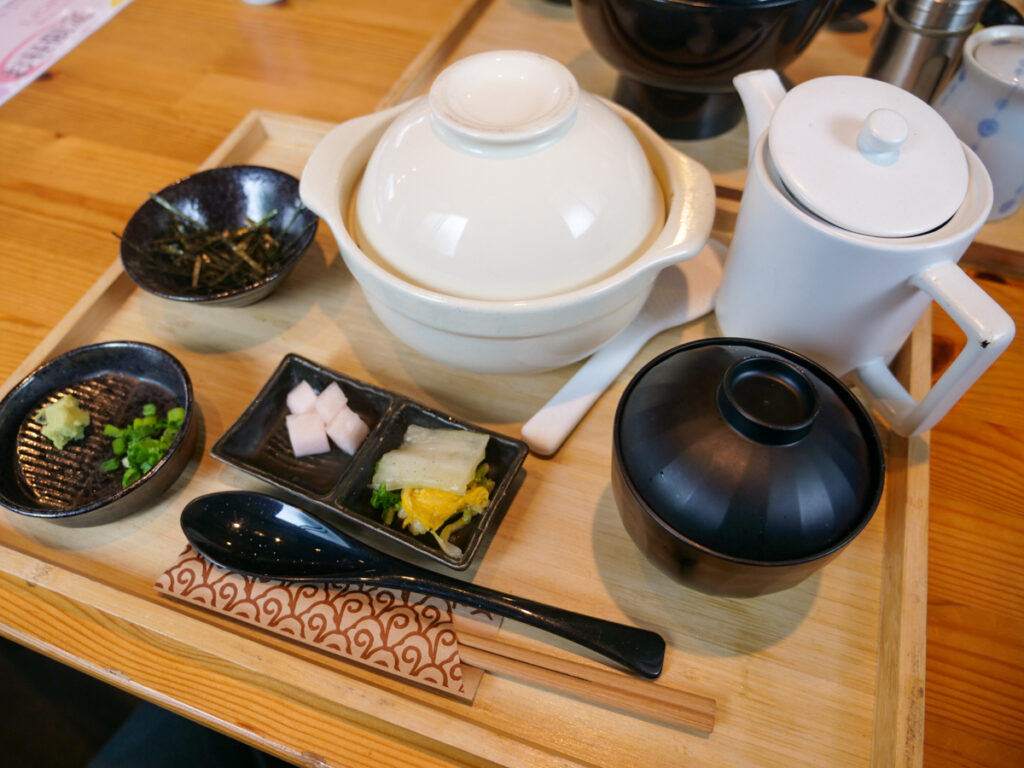 うな美のひつまぶし特と薬味・お吸い物のセット