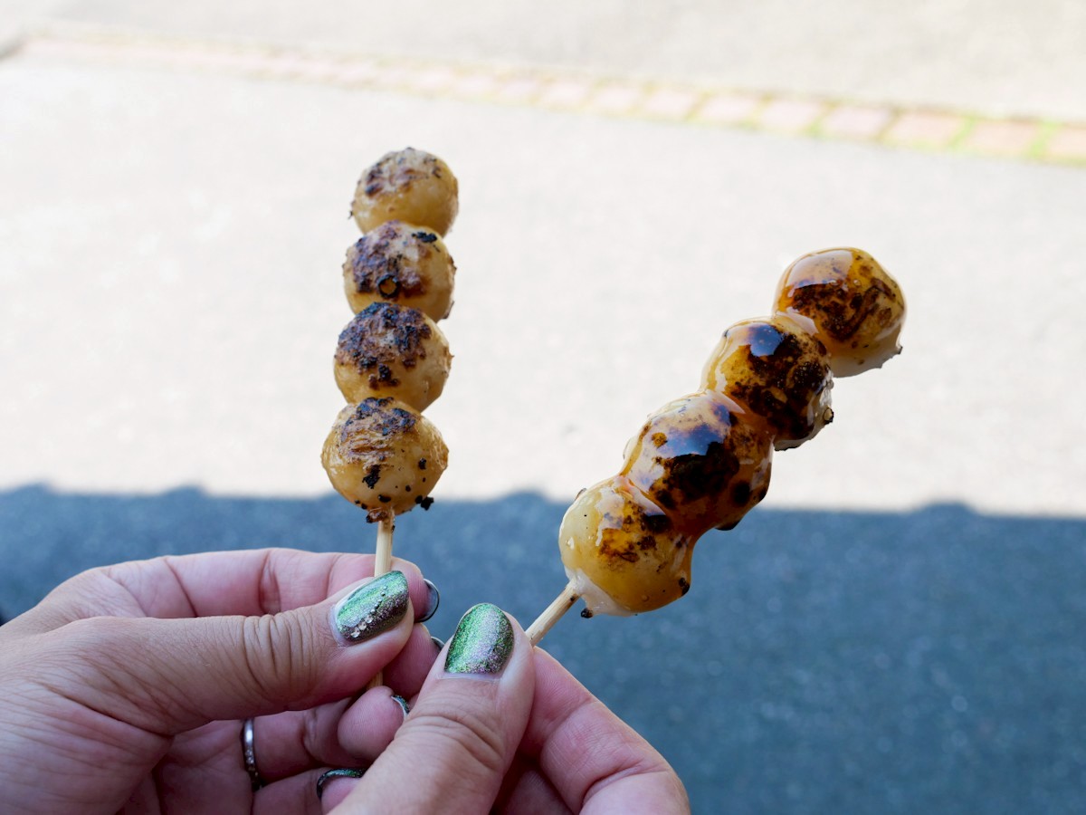 和菓子処 さわ泉 生じょうゆ団子とみたらし団子
