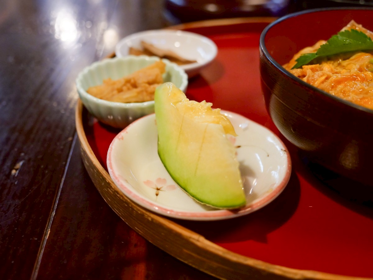 お食事処 桜の里 比内地鶏親子丼についているメロン