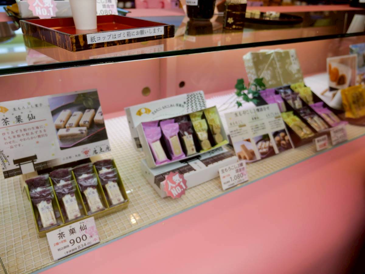 唐土庵 武家屋敷店 ショーケースの様子