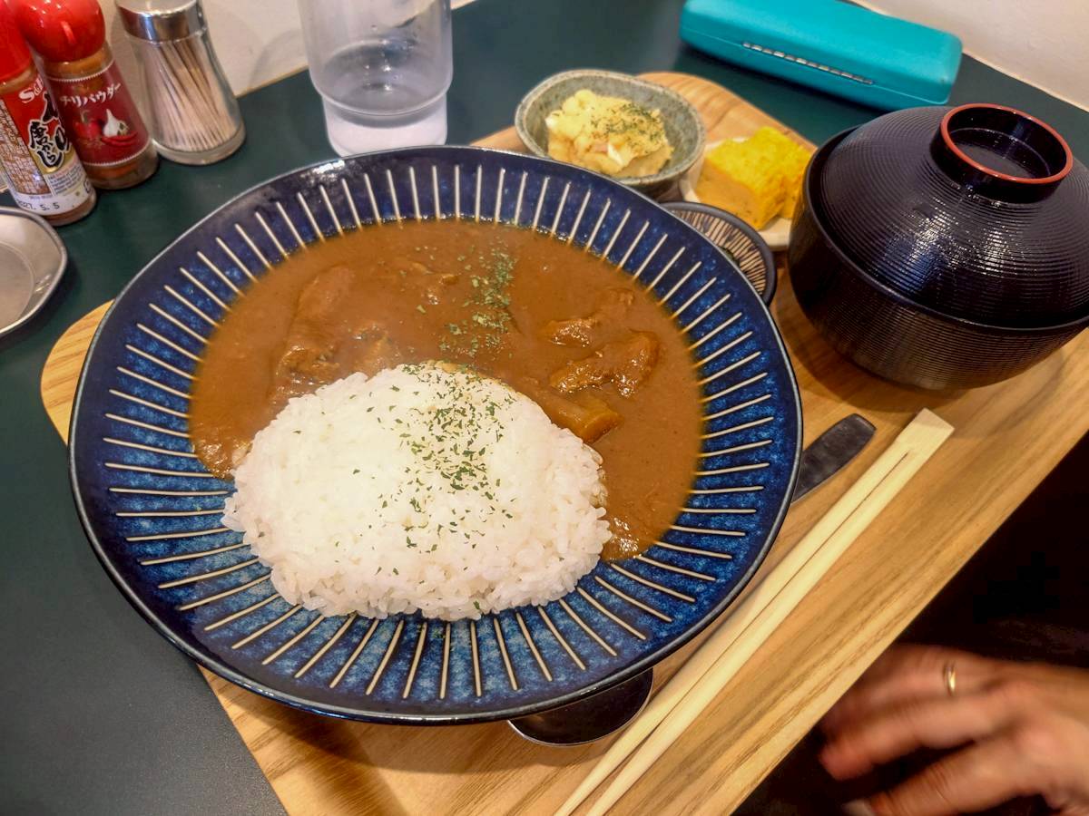 食堂アポロ 牛すじカレー