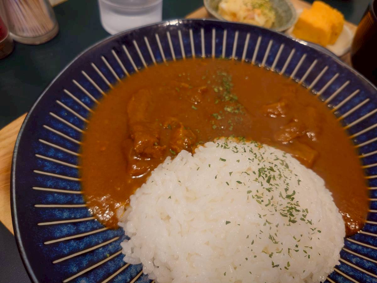 食堂アポロ 牛すじカレーアップ画像