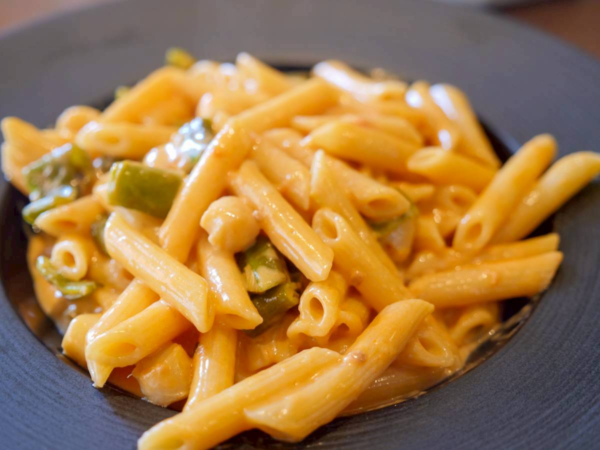 ラ・パチャーダ プリモのショートパスタ（小柱と甘長トウガラシのトマトクリーム）
