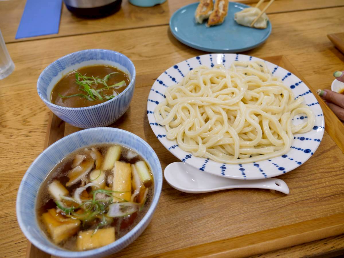 肉汁うどん なぎさ ハーフ&ハーフ 並 肉汁とカレー肉汁